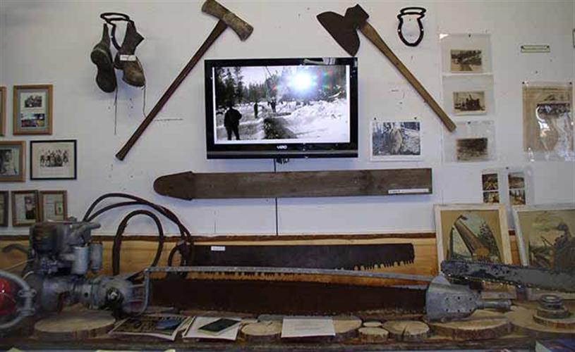 Brand Bar Museum: logging display