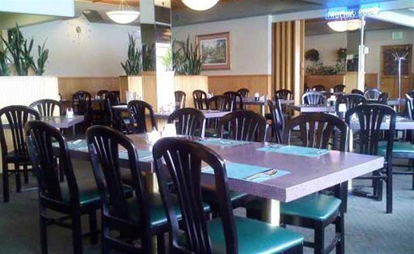 Jorgenson's Restaurant & Lounge: interior of restaurant
