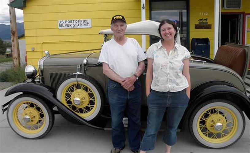 Granny's Country Store: antique car