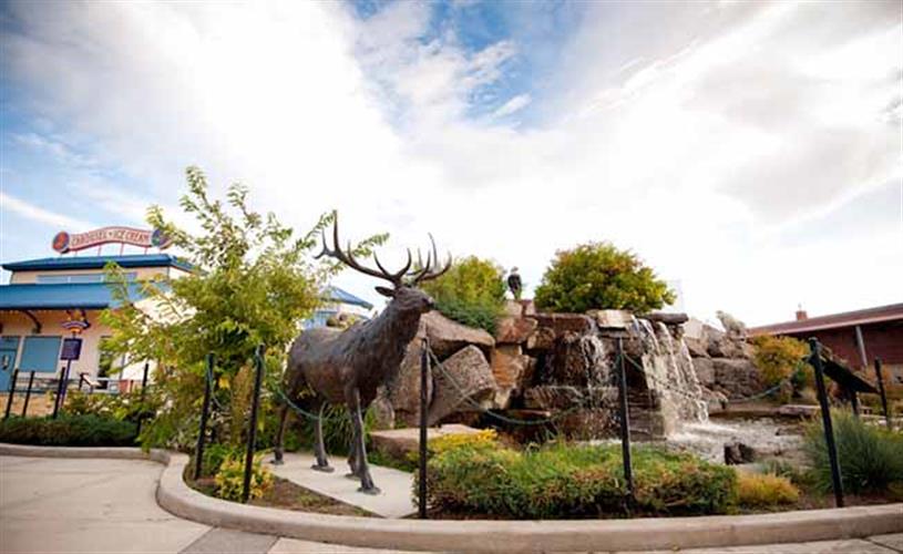 Lewis & Clark:  The Montana Experience: elk statue