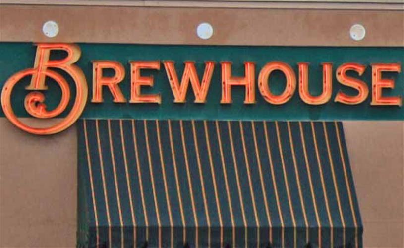 Brewhouse Pub & Grill: sign