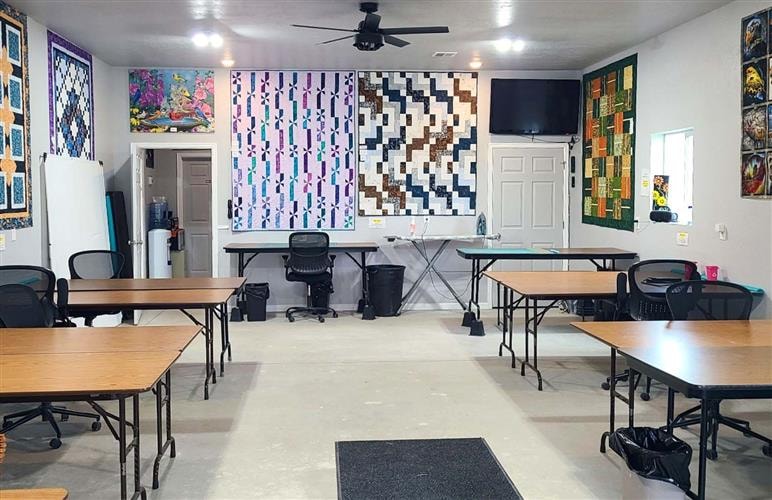 Sew Unique Custom Quilting & Retreat: 