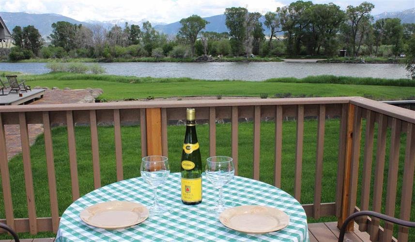 A Stay on Madison River: 