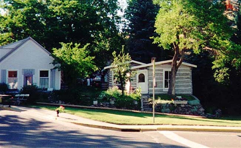 Pioneer Cabin: exterior