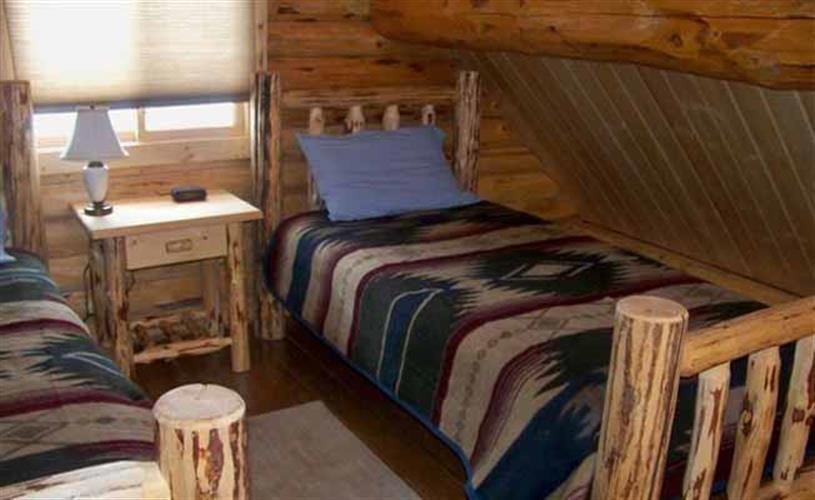 Elk Mountain Lodging: bedroom