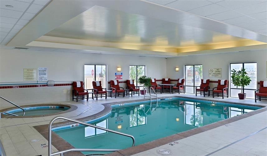 Comfort Suites Airport: 