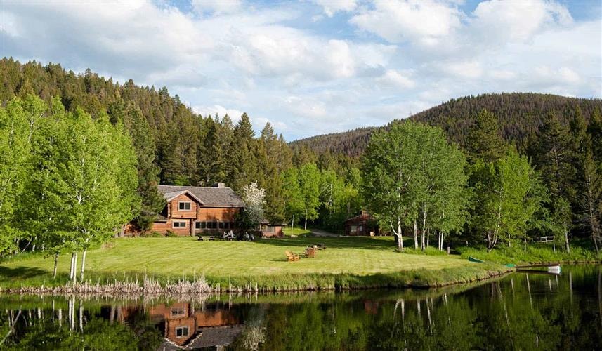 Feathered Pipe Ranch: Yoga & Personal Growth Retreat Center: 