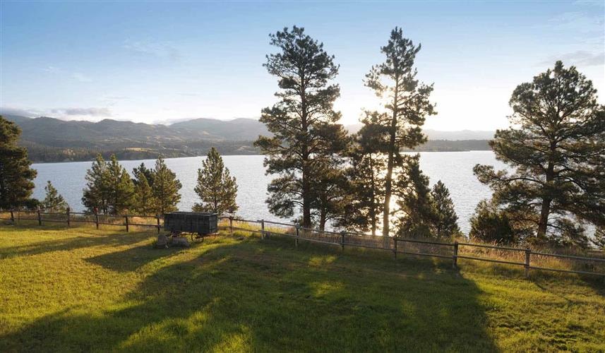 Canyon Ferry Lake Historic Cabin: 