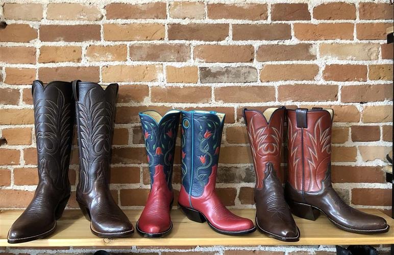 Schwarz Custom Boots: 