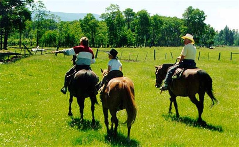 McCormick's Sunset Guest Ranch, LLC: horse back riding on the ranch