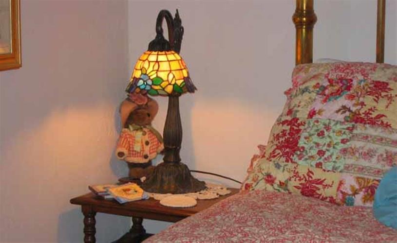 Quigley Cottage: bed