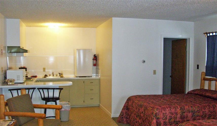 The Inn at Philipsburg: One of the 2 kitchenetts