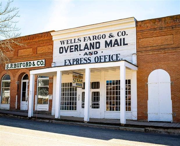 Wells Fargo Bar & Grill: 