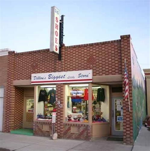 3-D: exterior of store