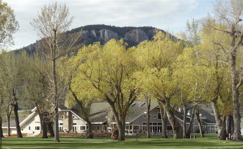 Green Meadow Country Club: club house