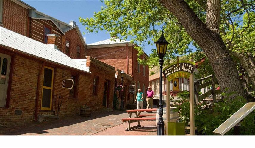 Reeder's Alley: looking up Reeders Alley