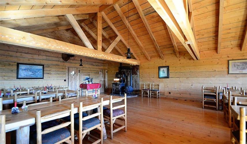 Last Chance Ranch Wagonride Dinner Show: 