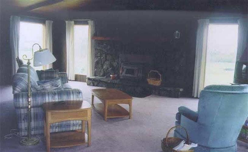 Staubach Creek Ranch: living room