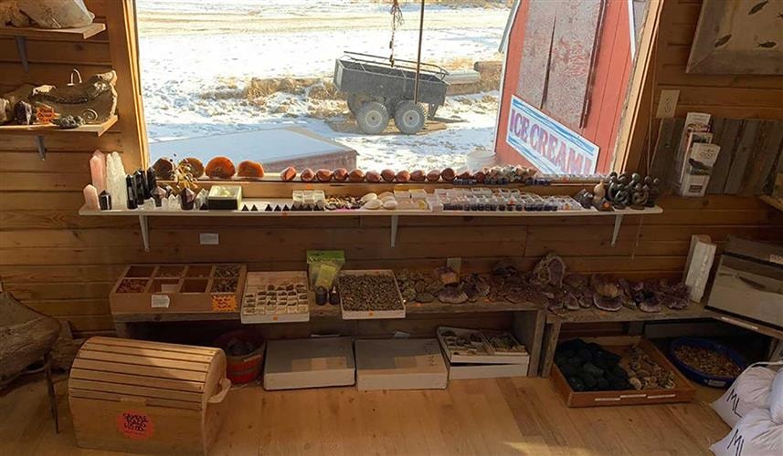 Spokane Bar Sapphire Mine and Gold Fever Rock Shop: 