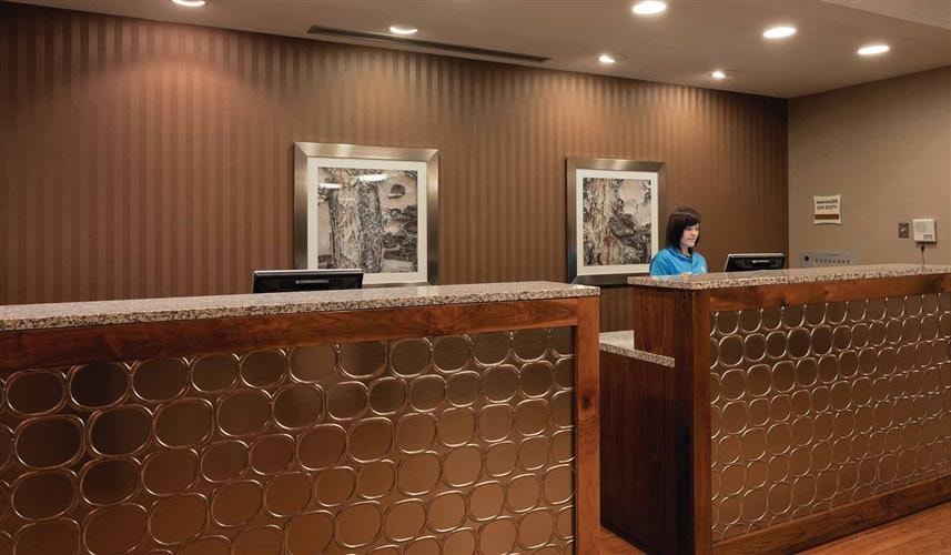 La Quinta Inn & Suites: 