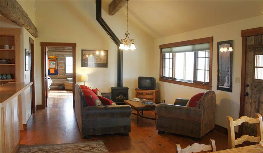 Twin Bridges Fishing Cabin: 