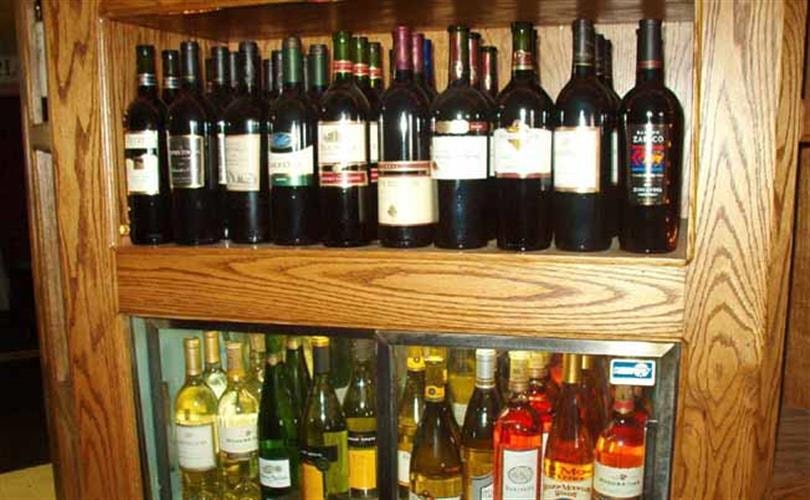Broken Arrow Casino & Steak House: wine bottles