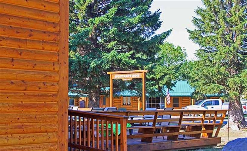 Sportsman's Lodge: deck