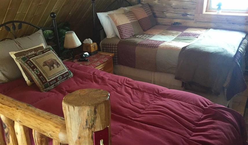 Big Hole River Cabins: 