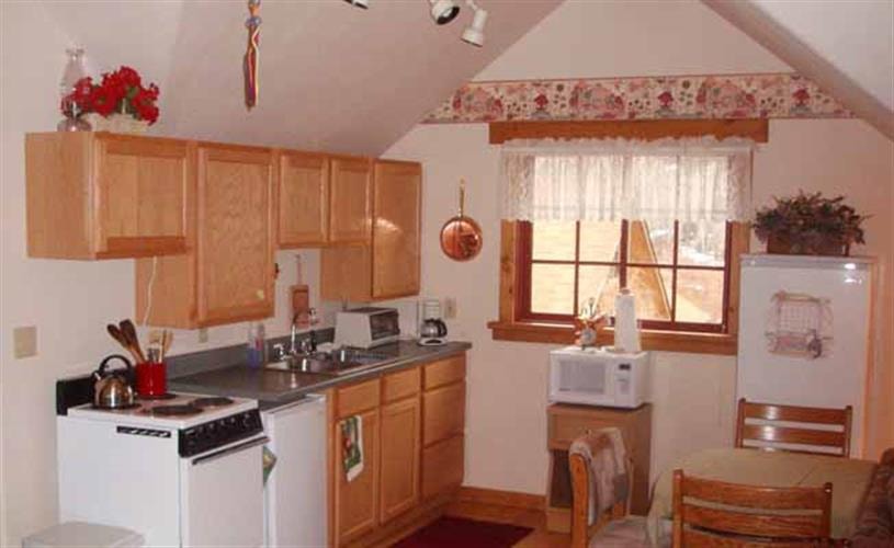 The Carriage House: kitchen