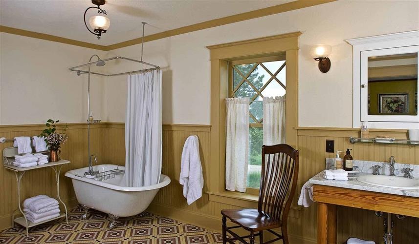 Historic Thextondale Homestead on the Madison: 