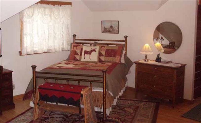 The Carriage House: bedroom