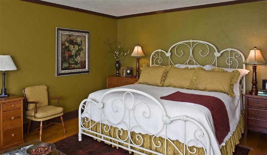 Historic Thextondale Homestead on the Madison: 