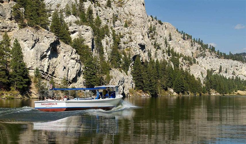 Gates of the Mountains Boat Tours: cliffs