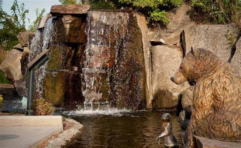 Lewis & Clark:  The Montana Experience: bear statue