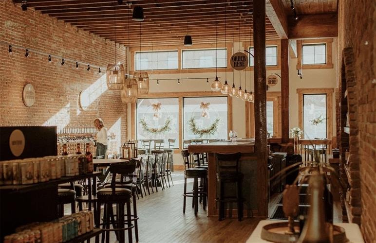 THE BIGHORN Bottle Shop & Wine Bar: 