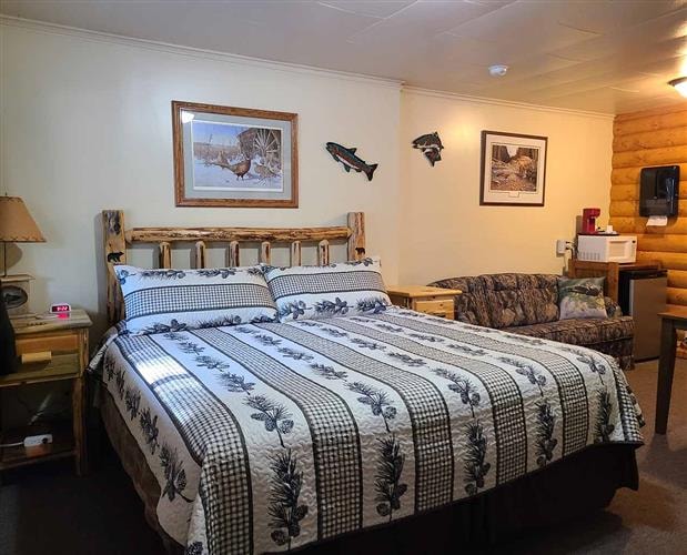 Three Bears Motel: 