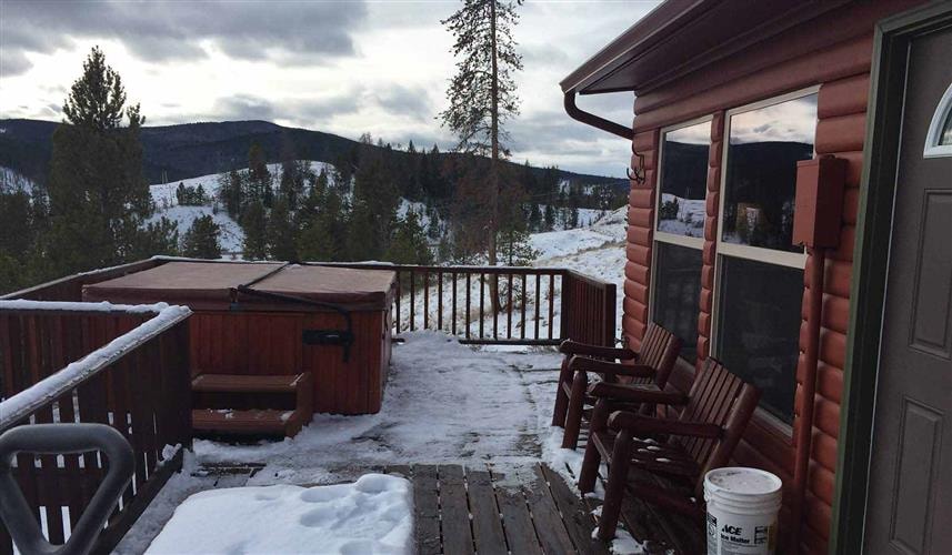 Whispering Pines Guest Cabin: 