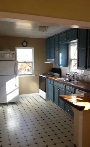 The Helena House: kitchen