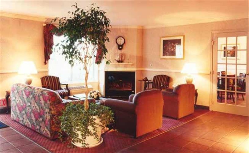 Fairfield Inn & Suites: lobby