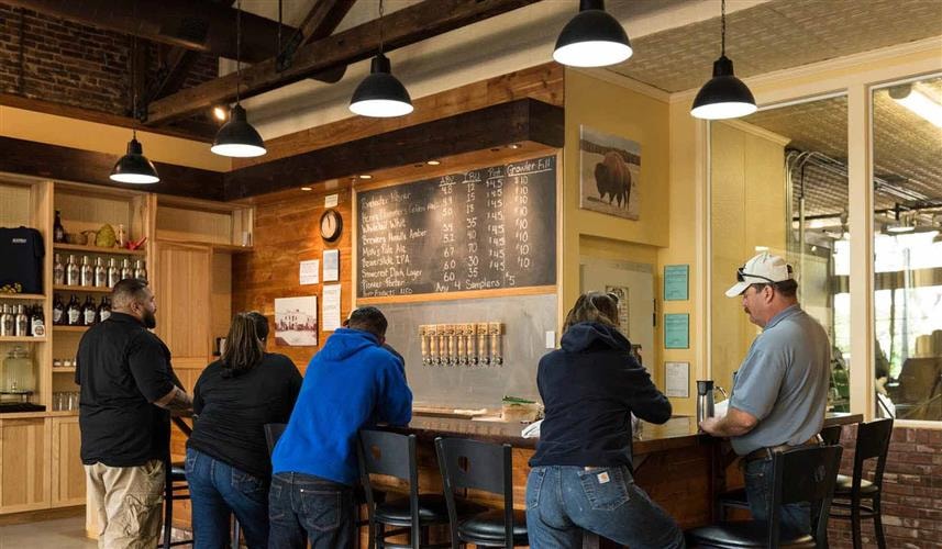 Beaverhead Brewing Company: interior