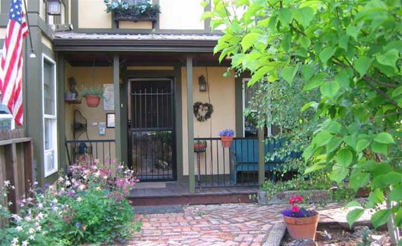 Quigley Cottage: patio