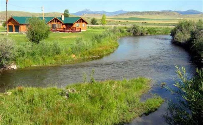 Riverfront House: exterior