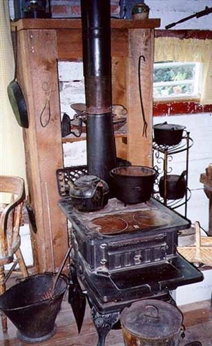 Pioneer Cabin: wood stove