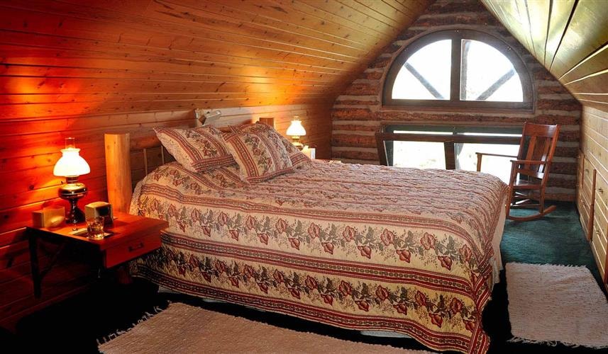 Canyon Ferry Lake Historic Cabin: 