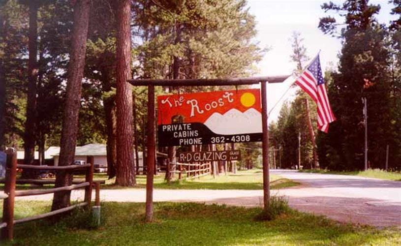The Roost Cabins: sign