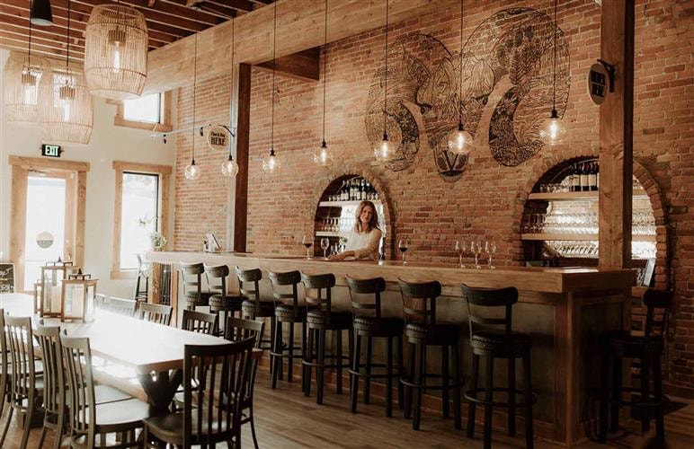 THE BIGHORN Bottle Shop & Wine Bar: 