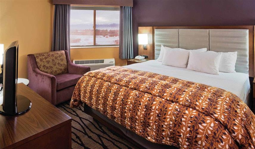 La Quinta Inn & Suites: 