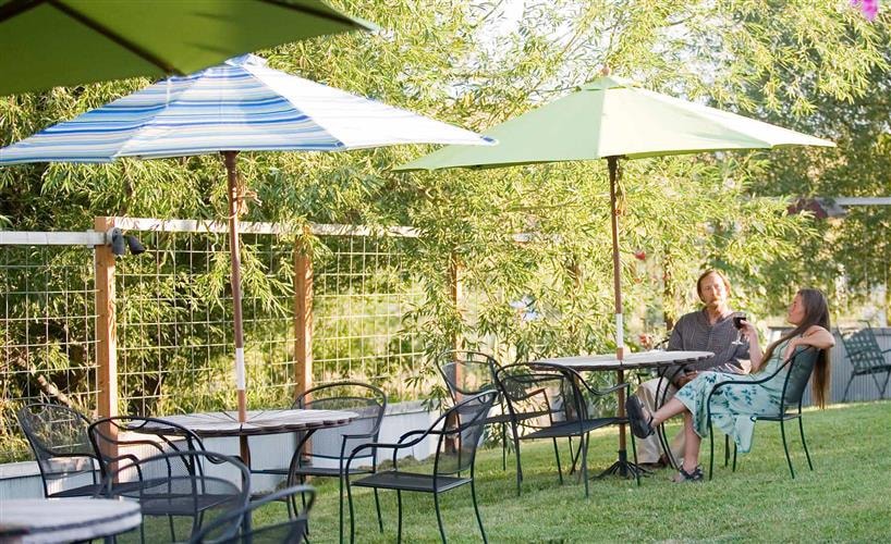 Norris Hot Springs 50 Mile Grill & No Loose Dogs Saloon: 