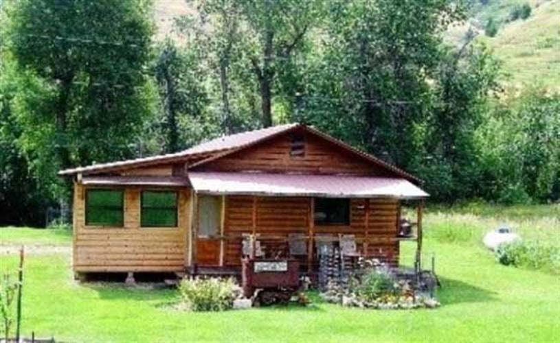 Pony Creek Side Cabin: exterior