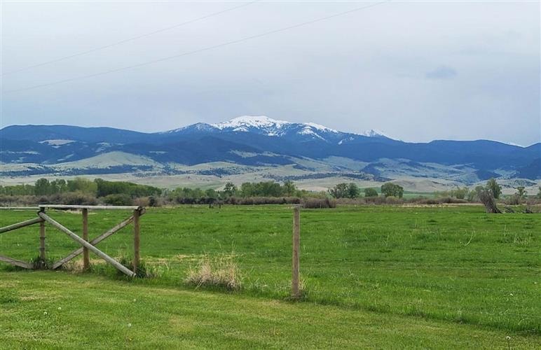 Sew Unique Custom Quilting & Retreat: 